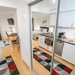 Apartman Warm Modern In The Heart Of Linne & Haga *