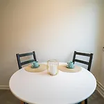 Large 2br - Scandinavian Design - Balcony