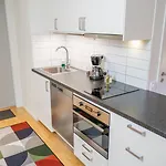 Fully Equipped In Prime Linne And Haga Apartment *