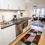 Fully Equipped In Prime Linne And Haga Apartment *