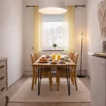 Apartman Haha Nordic Partille Large 3br For 7 Guests With 2 Kitchens, Garden & Parking