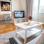 Spacious With Balcony Near Ullevi *
