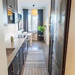 Spacious With Balcony Near Ullevi *