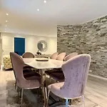 Workers - 7 Bedroom - 15 Beds - 3 Bath Сasa de vacaciones Gotemburgo