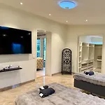 Workers - 7 Bedroom - 15 Beds - 3 Bath Сasa de vacaciones
