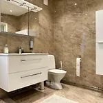 Workers - 7 Bedroom - 15 Beds - 3 Bath