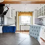 Workers - 4br - 8 Beds - 2 Kitchens - Volvo Goteborg