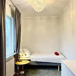 6 Beds - 4 Bedroom - For Workers - Volvo - Parking 別荘 ヨーテボリ