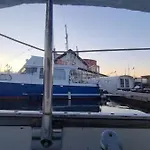 Úszó hotel Cozy Sailboat In *