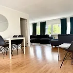 Workers - 2 Bath - 9 Beds - Parking *