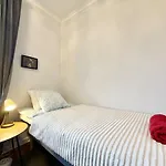 6 Beds - 4 Bedroom - For Workers - Volvo - Parking 別荘