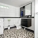 Workers - 4br - 8 Beds - 2 Kitchens - Volvo *