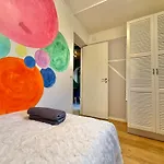 Workers House - 4 Bedroom - 7 Beds - Near Volvo - Desks *