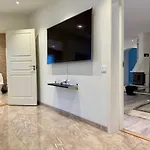 Workers - 7 Bedroom - 15 Beds - 3 Bath *