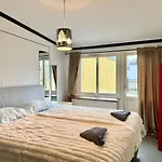 Workers - 4br - 4 Beds - Parking - Near Volvo Сasa de vacaciones