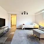 Casa de Férias 6 Beds - 4 Bedroom - For Workers - Volvo - Parking