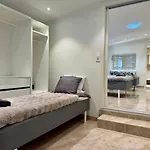 Workers - 7 Bedroom - 15 Beds - 3 Bath Сasa de vacaciones Gotemburgo