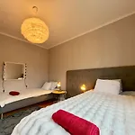 6 Beds - 4 Bedroom - For Workers - Volvo - Parking *