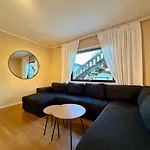Workers House - 4 Bedroom - 7 Beds - Near Volvo - Desks 度假居 哥德堡