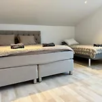 Workers - 7 Bedroom - 15 Beds - 3 Bath *