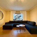 度假居 Workers House - 4 Bedroom - 7 Beds - Near Volvo - Desks 哥德堡