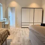 Workers - 7 Bedroom - 15 Beds - 3 Bath *
