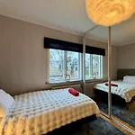 6 Beds - 4 Bedroom - For Workers - Volvo - Parking Gotemburgo