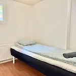 Dom wakacyjny Workers - 5 Bedroom - 2 Bath - Volvo - Parking *