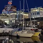 Úszó hotel Cozy Sailboat In