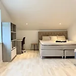 Workers - 7 Bedroom - 15 Beds - 3 Bath Сasa de vacaciones Gotemburgo