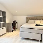 Workers - 7 Bedroom - 15 Beds - 3 Bath Сasa de vacaciones Gotemburgo