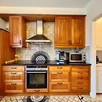 6 Beds - 4 Bedroom - For Workers - Volvo - Parking *