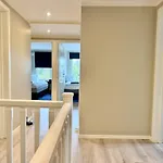 Workers Dream - 10 Bedroom - 14 Beds - Volvo * Gotemburgo
