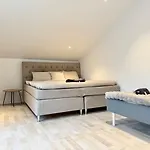 Workers - 7 Bedroom - 15 Beds - 3 Bath *