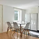 Workers • 19 Beds • 3 Kitchens • Volvo • Parking