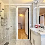 Workers Premium - 5 Bedroom - 10 Beds - Parking
