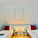 Workers Premium - 5 Bedroom - 10 Beds - Parking *