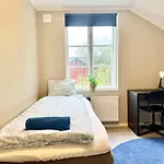 Workers Dream - 10 Bedroom - 14 Beds - Volvo * Gotemburgo