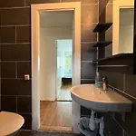 Workers - 2 Bath - 9 Beds - Parking *