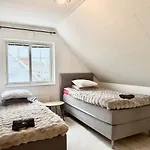 Workers - 7 Bedroom - 15 Beds - 3 Bath