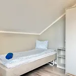 Workers Dream - 10 Bedroom - 14 Beds - Volvo *
