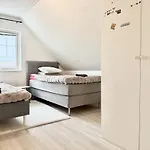 Workers - 7 Bedroom - 15 Beds - 3 Bath Gotemburgo