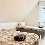 Workers - 7 Bedroom - 15 Beds - 3 Bath *