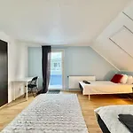 Workers Premium - 5 Bedroom - 10 Beds - Parking