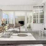 Workers - 7 Bedroom - 15 Beds - 3 Bath *