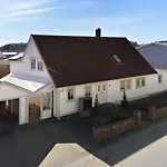 Workers - 7 Bedroom - 15 Beds - 3 Bath Gotemburgo