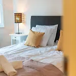 Apartamento Chic 1br With Balcony In - Prime Location