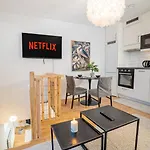 Convenient Duplex In With Privacy & Comfort Apartment