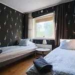 Workers - 8 Beds - Free Parking - Near Volvo Apartmán