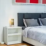 Convenient Duplex In With Privacy & Comfort Apartment *